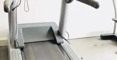 Life Fitness 95Ti Treadmill With Tv 3