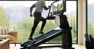 Treadmill With 32 Inch Screen 3