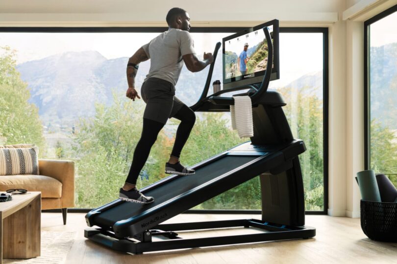Treadmill With 32 Inch Screen 1