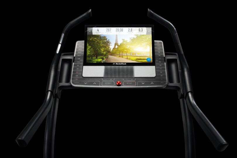 Treadmill With Trail Display 1