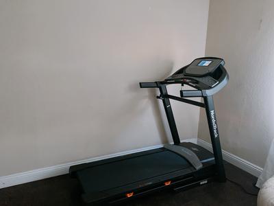 Nordictrack C 700 Folding Treadmill With 7 In 1