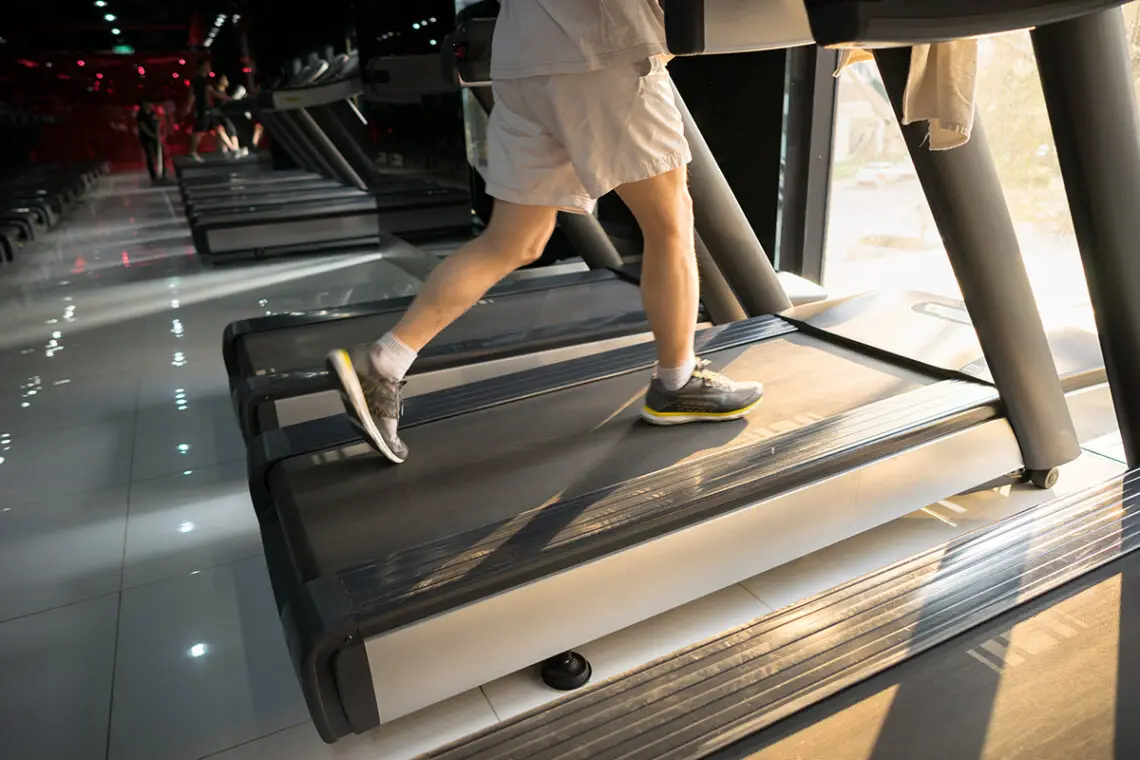 How to Use a Treadmill With Bad Knees Grooming Wise