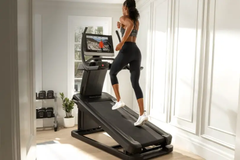 Treadmill With 22 Inch Screen 1