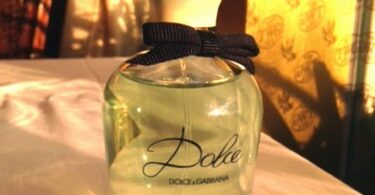 What Does Dolce & Gabbana The One Smell Like: Decoding the Fragrance 3