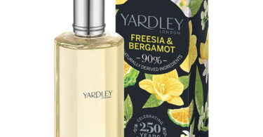 Perfume with Freesia Top Notes: A Refreshing Floral Fragrance. 3