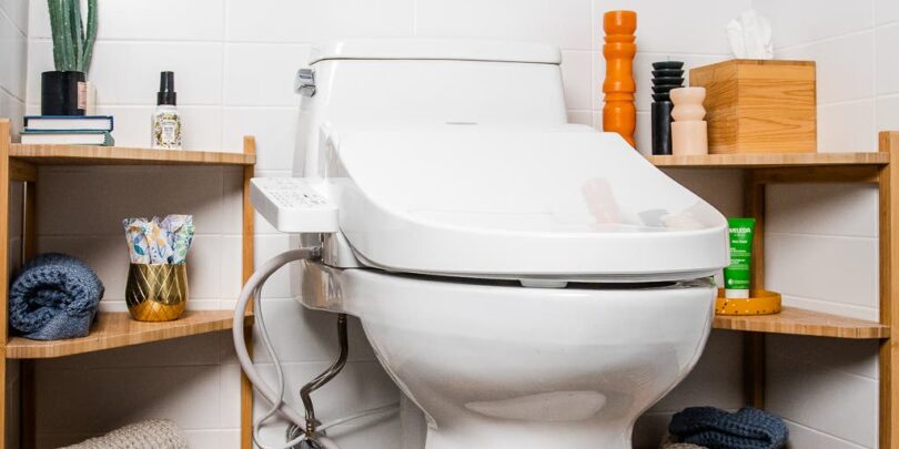 Upgrade Your Bathroom with the Best Toilet with Bidet Built In 1