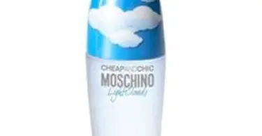 Moschino Cheap & Chic Light Clouds: A Refreshing and Airy Fragrance 2