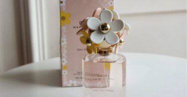 Get Mesmerized with Marc Jacobs Daisy Perfume and Lotion Combo 3
