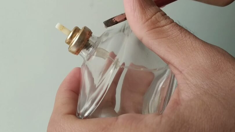 How to Get the Top off a Perfume Bottle