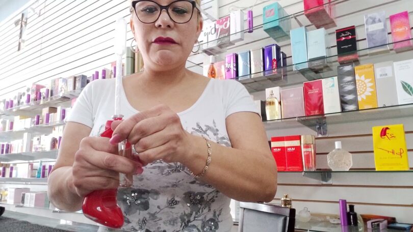 How to Open Carolina Herrera Perfume
