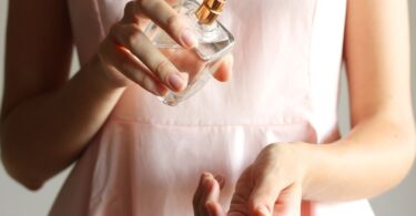 How to Remove Perfume Smell from Clothes