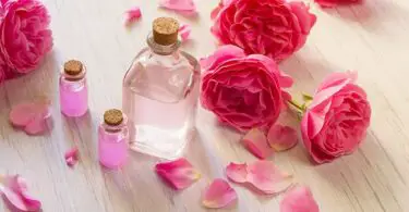 How to Make Perfume With Rose Petals