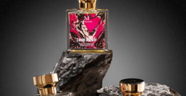 Perfume With Floral Top Note And Black Pepper Undertone