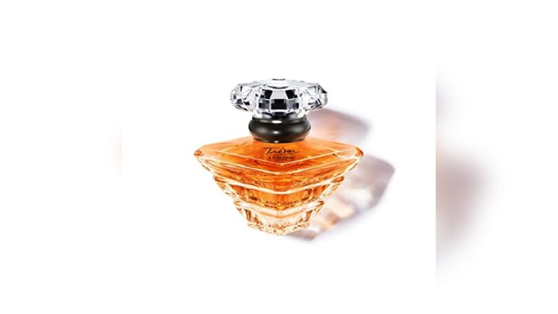 A Que Huele El Perfume Tresor De Lancome: Elegant Rose & Fruity Notes